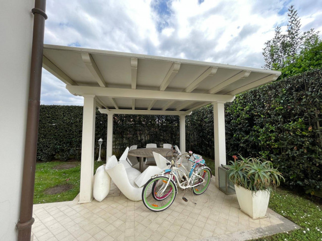 Villa Bifamiliare in vendita a Montignoso