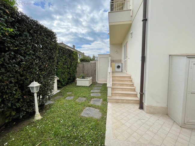 Villa Bifamiliare in vendita a Montignoso