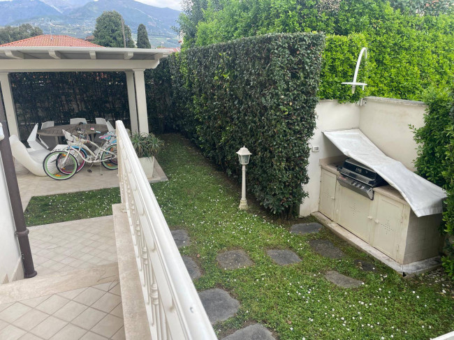 Villa Bifamiliare in vendita a Montignoso