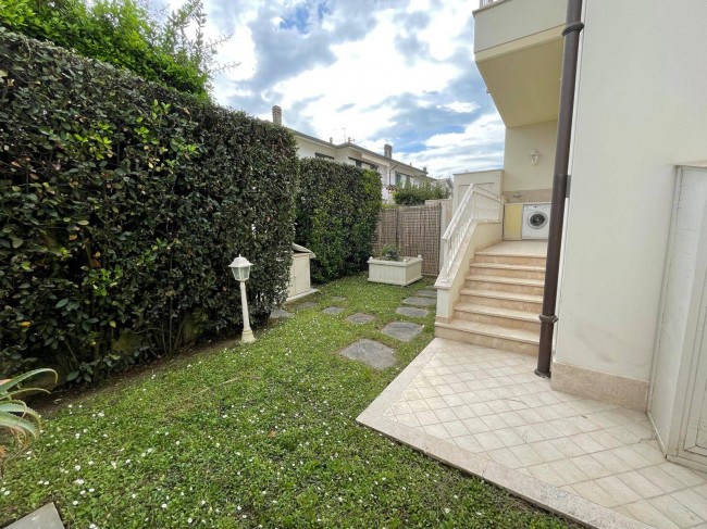 Villa Bifamiliare in vendita a Montignoso