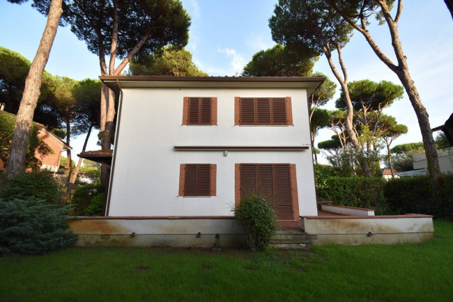 Villa Bifamiliare in vendita a Forte dei Marmi
