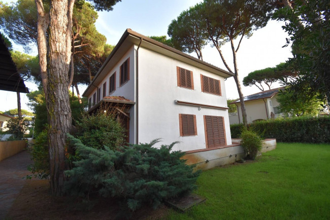 Villa Bifamiliare in vendita a Forte dei Marmi