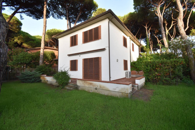 Villa Bifamiliare in vendita a Forte dei Marmi