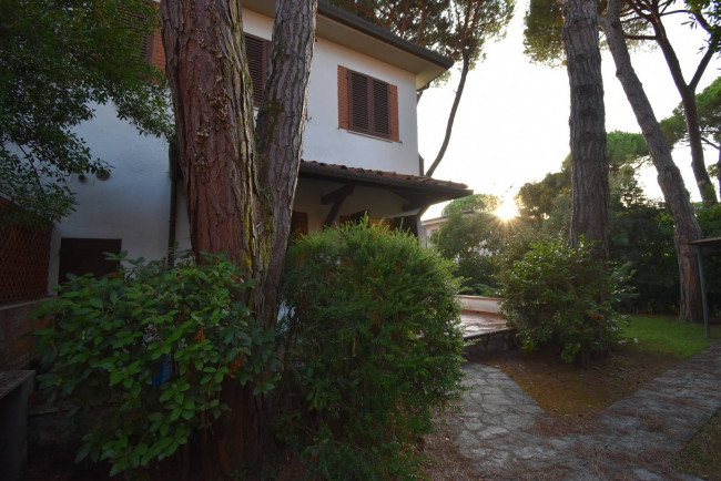 Villa Bifamiliare in vendita a Forte dei Marmi