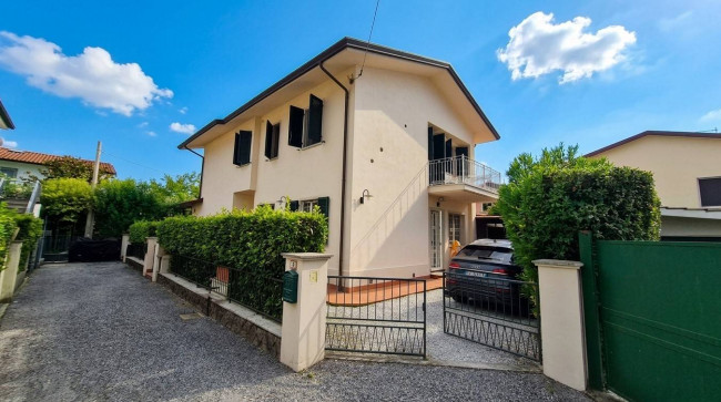 Villa in vendita a Montignoso