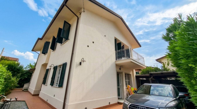 Villa in vendita a Montignoso