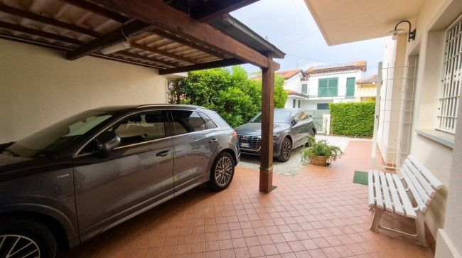 Villa in vendita a Montignoso