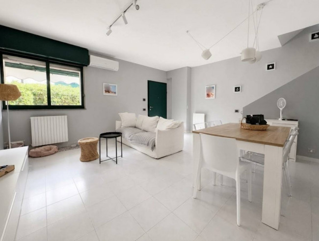 Appartamento in vendita a Montignoso