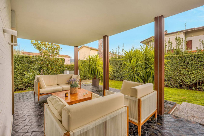 Villa Bifamiliare in vendita a Forte dei Marmi