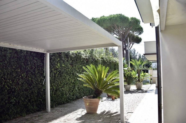 Appartamento in vendita a Montignoso