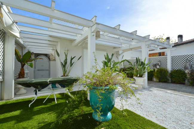 Porzione di Casa in vendita a Forte dei Marmi