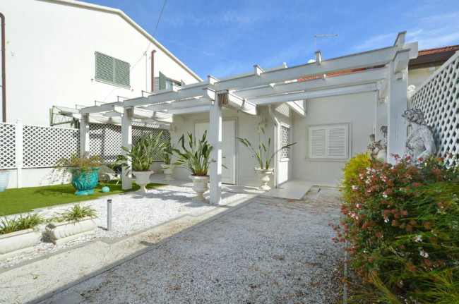 Porzione di Casa in vendita a Forte dei Marmi
