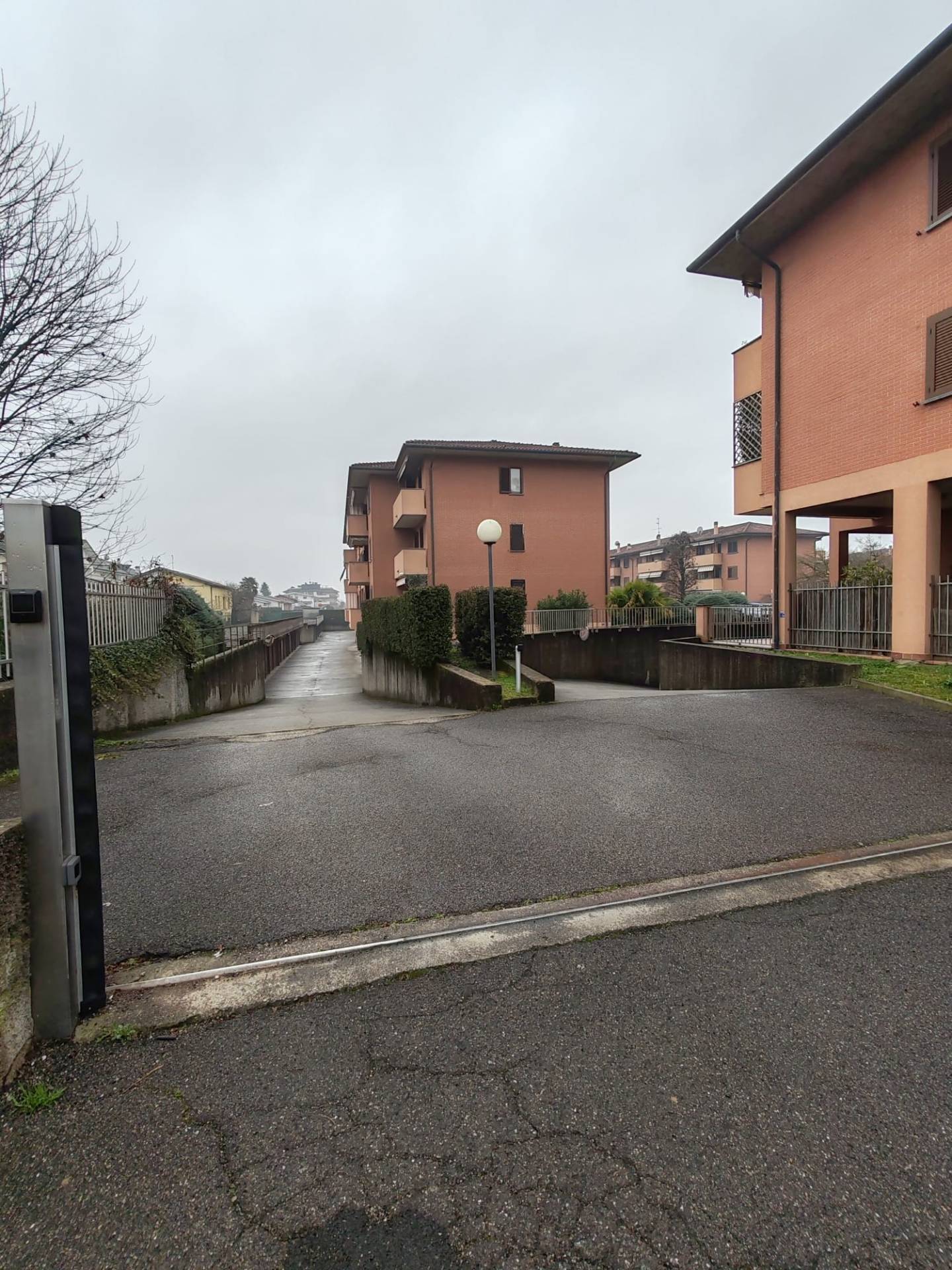 Posto auto coperto in vendita a Solaro