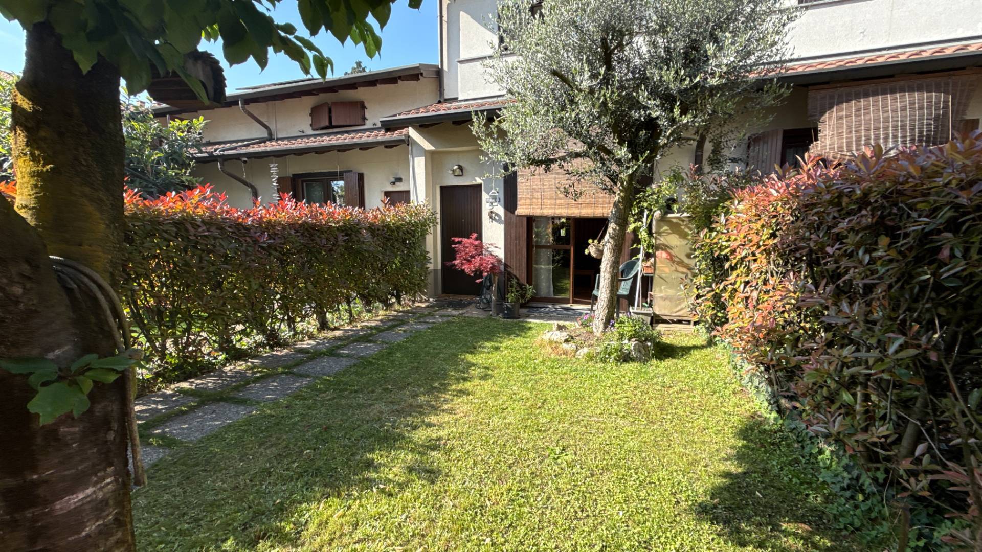 Villette a schiera in vendita a Caronno Pertusella