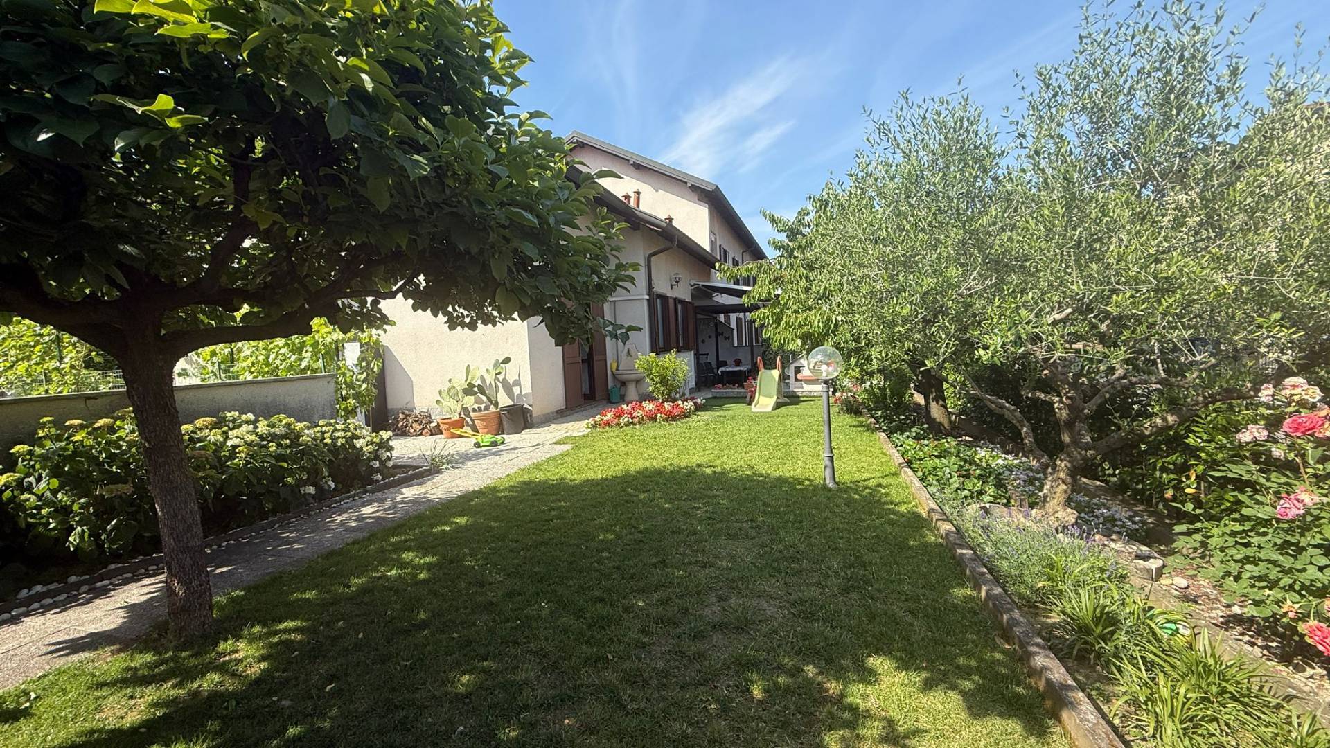 Villa in vendita a Limbiate