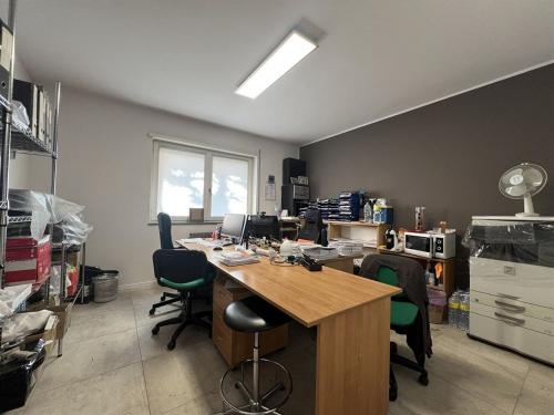 Locale commerciale in vendita a Cesate