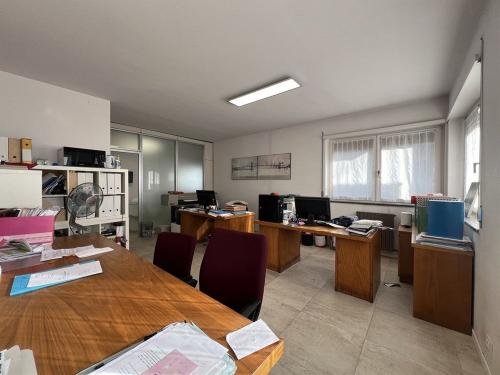 Locale commerciale in vendita a Cesate