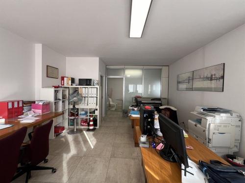 Locale commerciale in vendita a Cesate