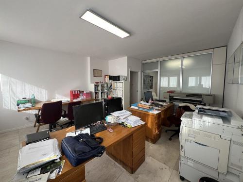 Locale commerciale in vendita a Cesate