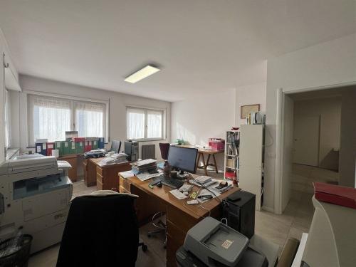 Locale commerciale in vendita a Cesate