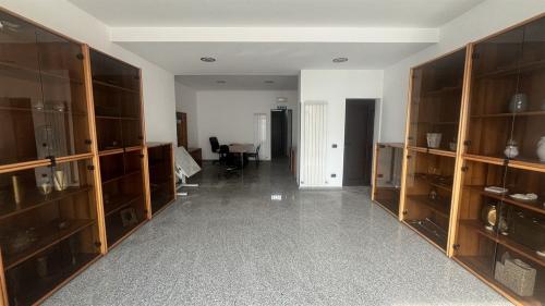 Locale commerciale in vendita a Cesate