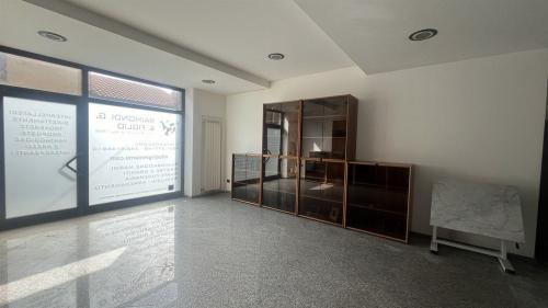 Locale commerciale in vendita a Cesate