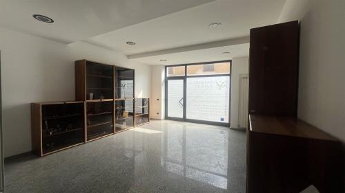 Locale commerciale in vendita a Cesate