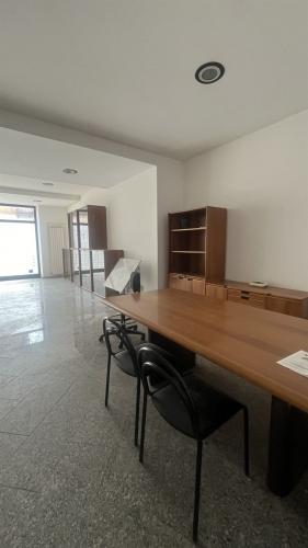 Locale commerciale in vendita a Cesate