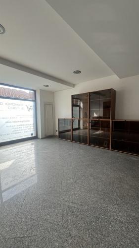 Locale commerciale in vendita a Cesate