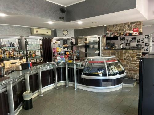 Locale commerciale in vendita a Rovellasca