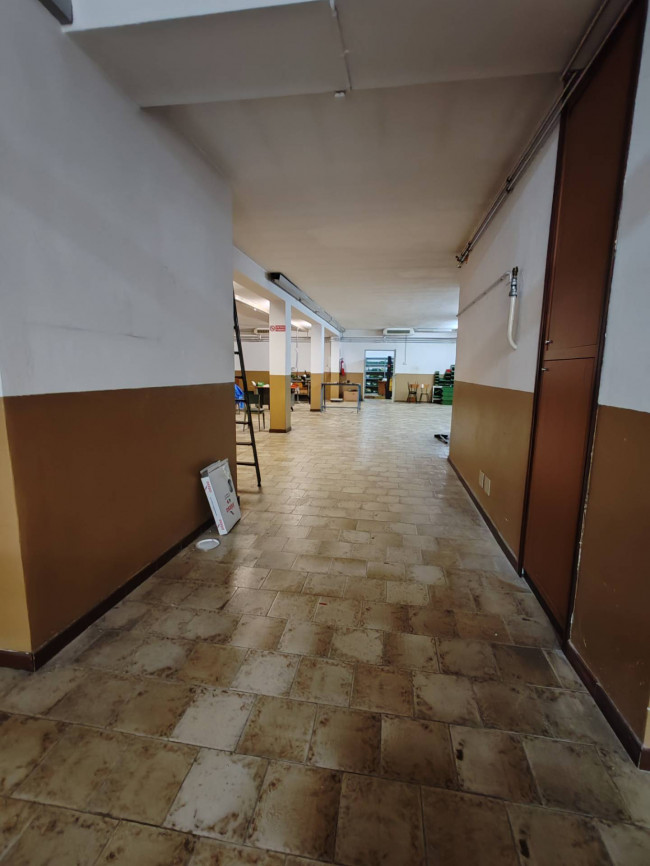 Attività commerciale in vendita a Solaro