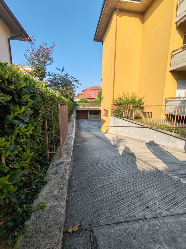 Attività commerciale in vendita a Solaro