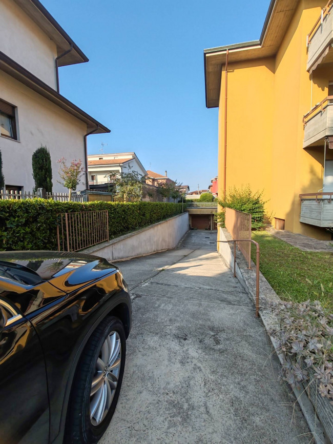 Attività commerciale in affitto a Solaro