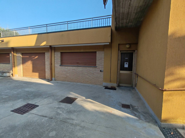 Attività commerciale in affitto a Solaro