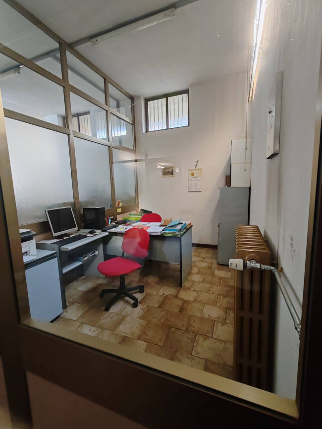 Attività commerciale in affitto a Solaro