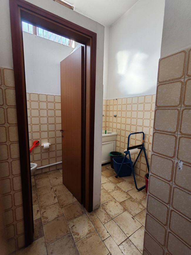 Attività commerciale in affitto a Solaro