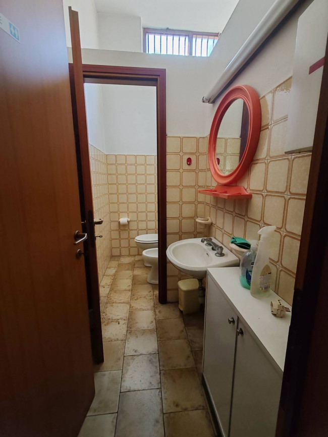 Attività commerciale in affitto a Solaro