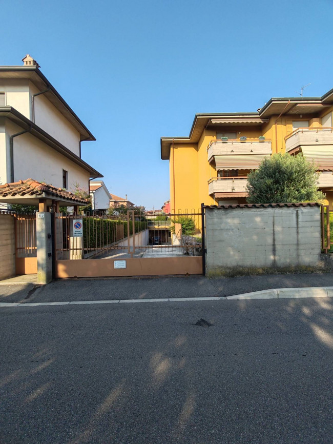 Attività commerciale in affitto a Solaro