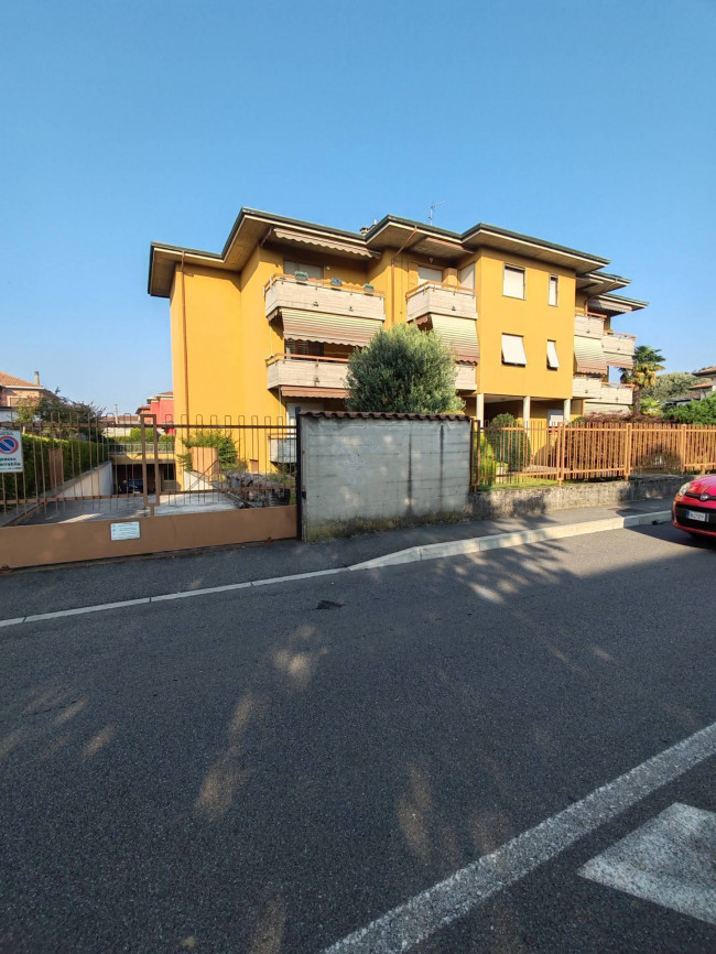 Attività commerciale in affitto a Solaro