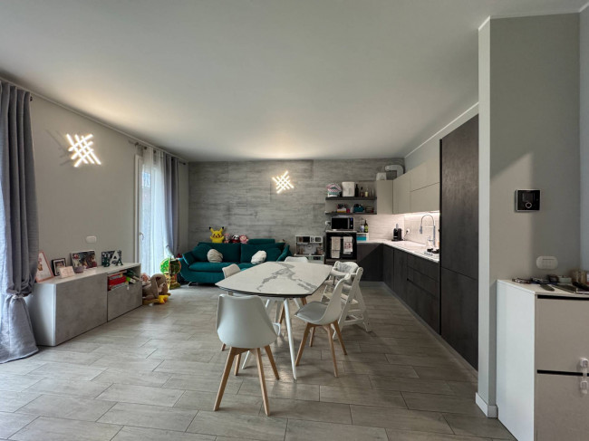 Appartamento in vendita a Caronno Pertusella