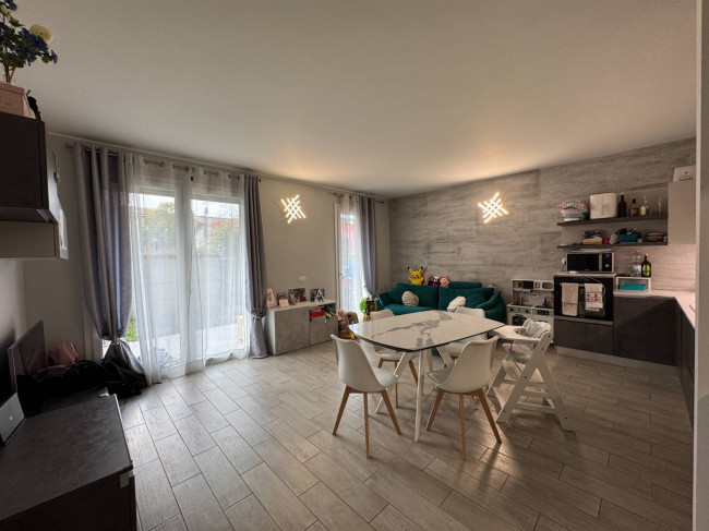 Appartamento in vendita a Caronno Pertusella