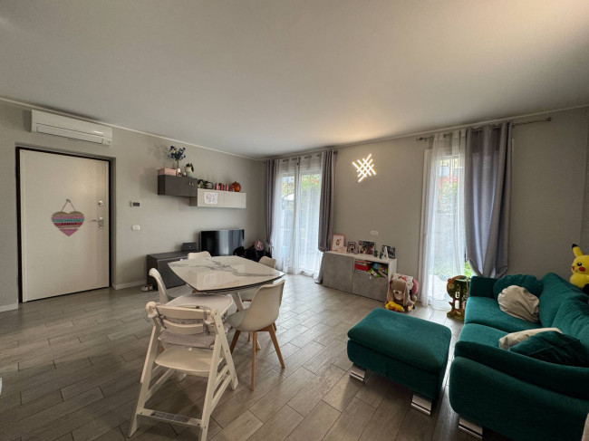 Appartamento in vendita a Caronno Pertusella