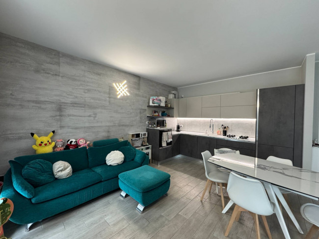 Appartamento in vendita a Caronno Pertusella