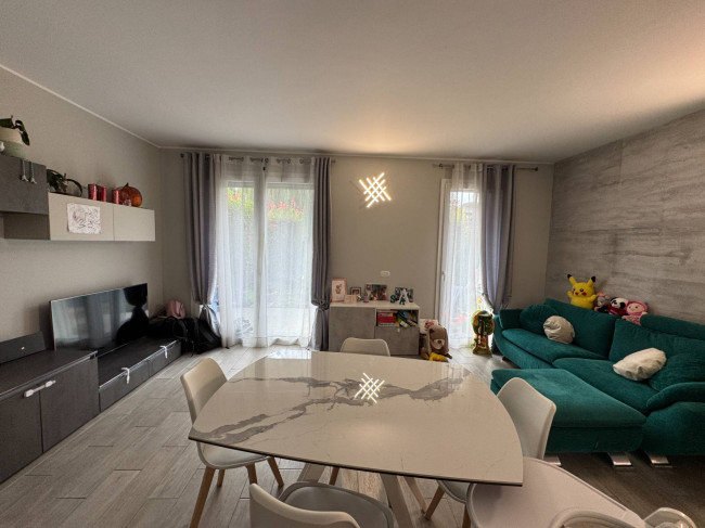 Appartamento in vendita a Caronno Pertusella