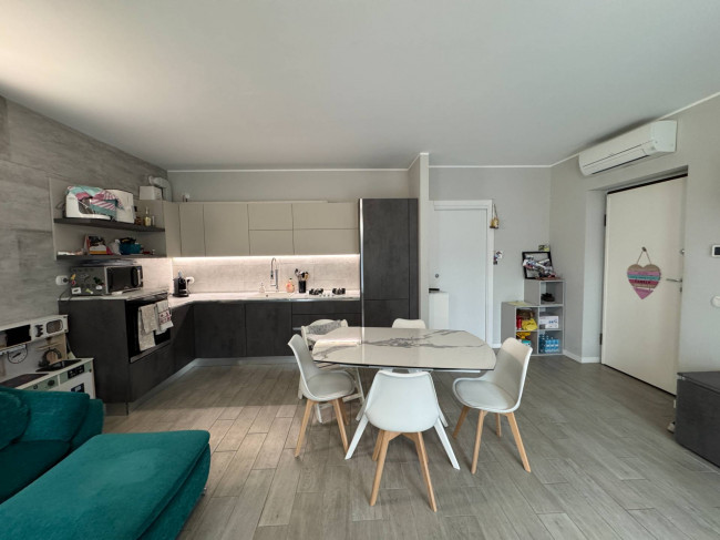 Appartamento in vendita a Caronno Pertusella