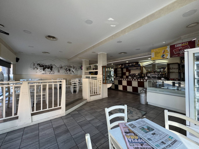 Locale commerciale in vendita a Senago