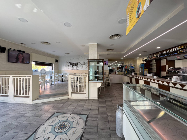 Locale commerciale in vendita a Senago