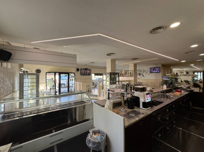 Locale commerciale in vendita a Senago