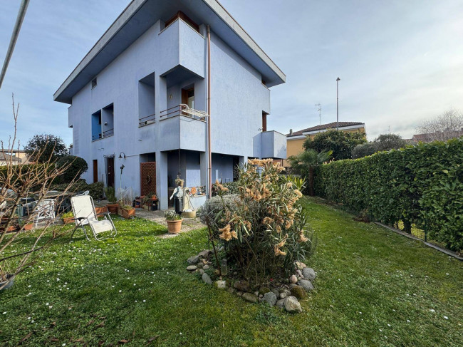 Villa in vendita a Cesate