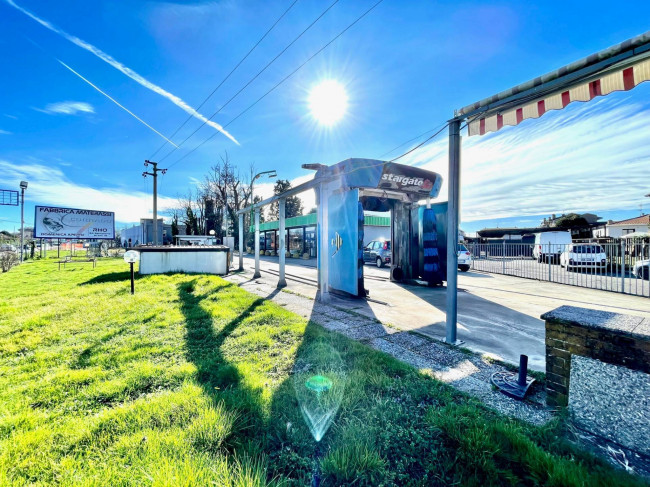 Attività commerciale in vendita a Caronno Pertusella